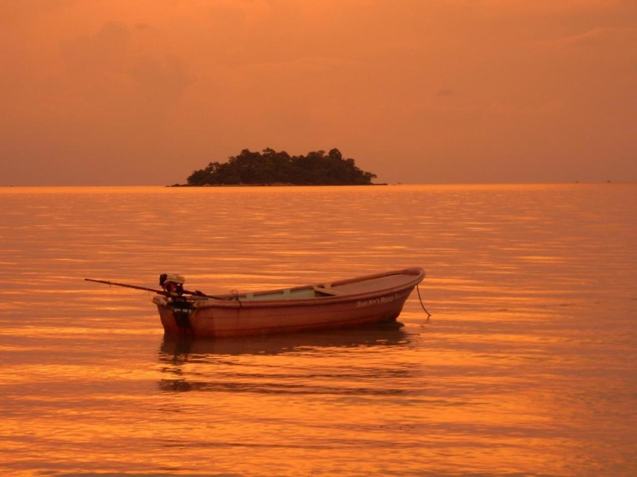 Sandbank Restaurant & Camping Koh Rong Kaoh Touch Bagian luar foto