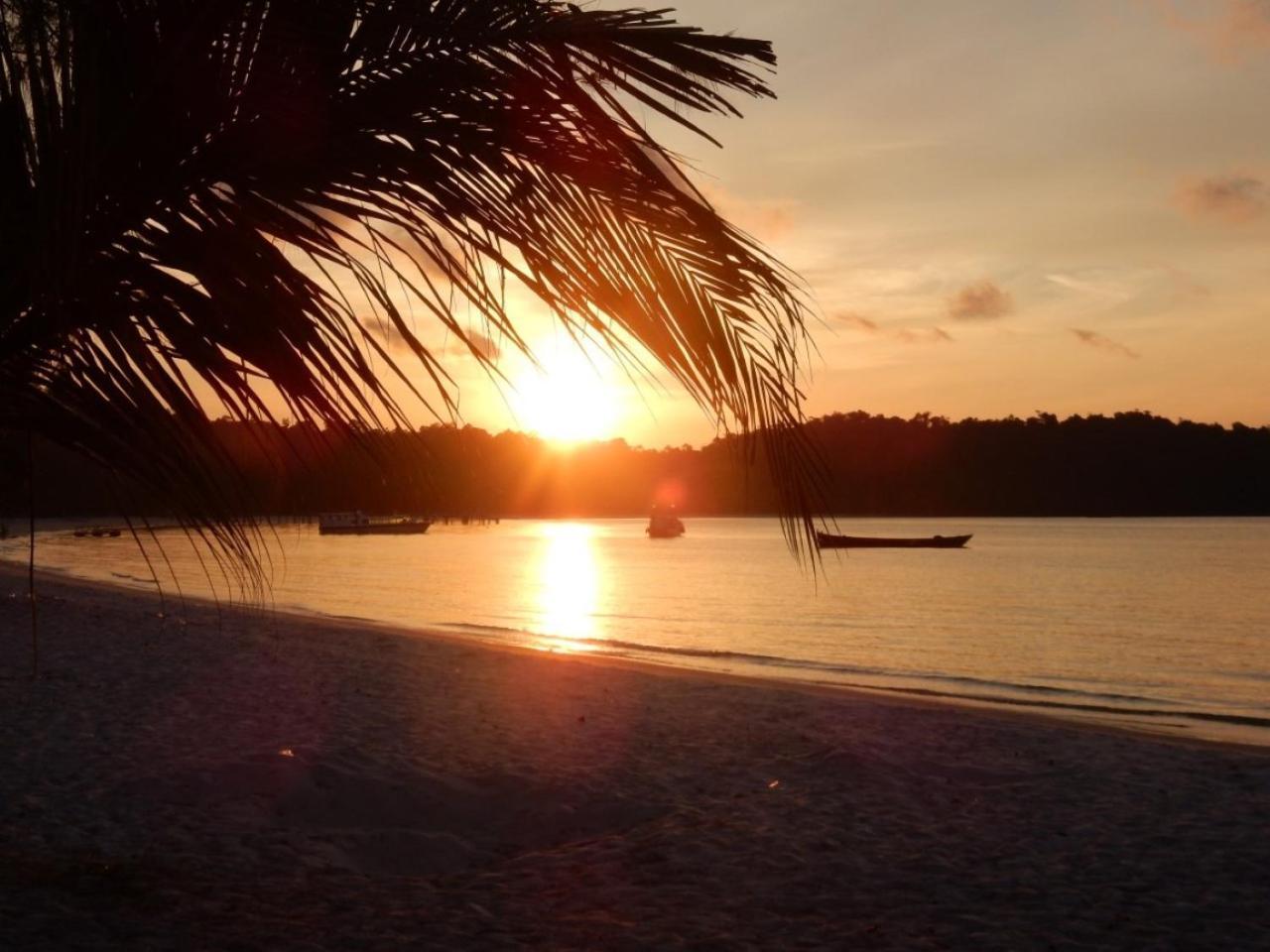 Sandbank Restaurant & Camping Koh Rong Kaoh Touch Bagian luar foto