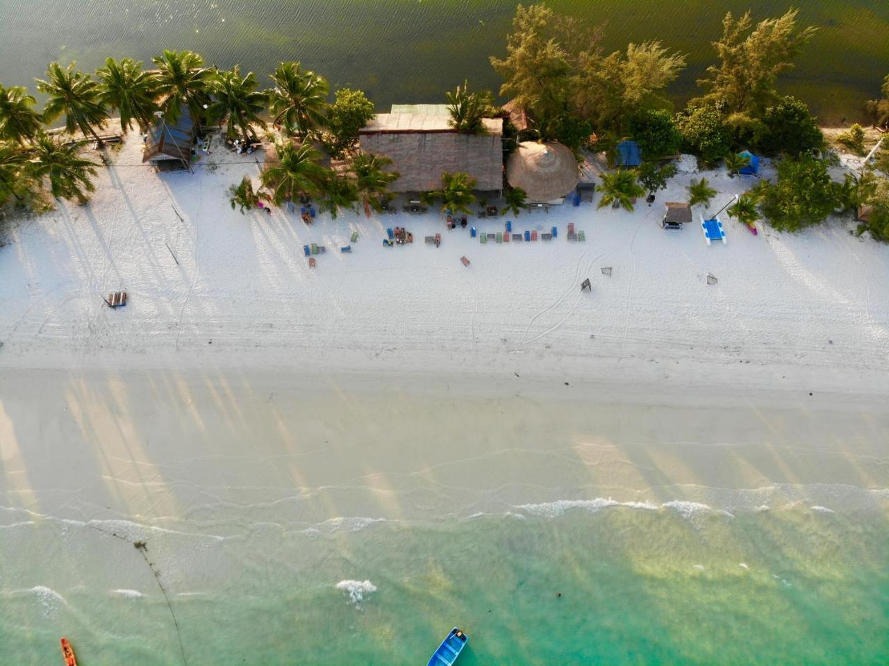 Sandbank Restaurant & Camping Koh Rong Kaoh Touch Bagian luar foto